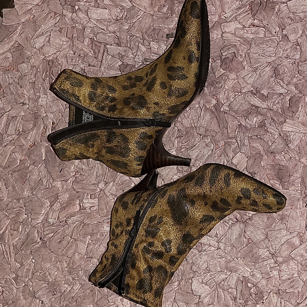 Impo stretch leopard print boots